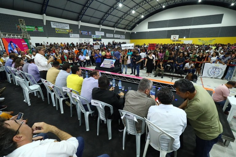 João Azevêdo anuncia novas obras e entrega equipamentos durante audiência do OD em Guarabira