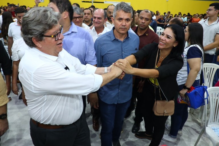 João Azevêdo anuncia novas obras e entrega equipamentos durante audiência do OD em Guarabira