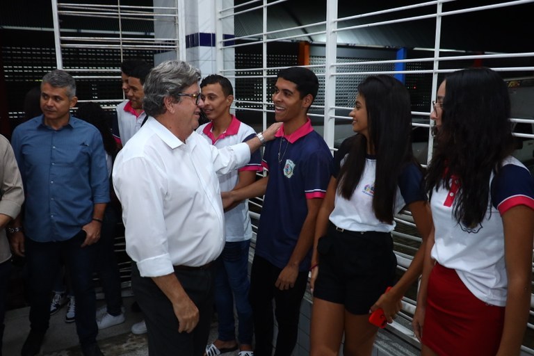 João Azevêdo anuncia novas obras e entrega equipamentos durante audiência do OD em Guarabira