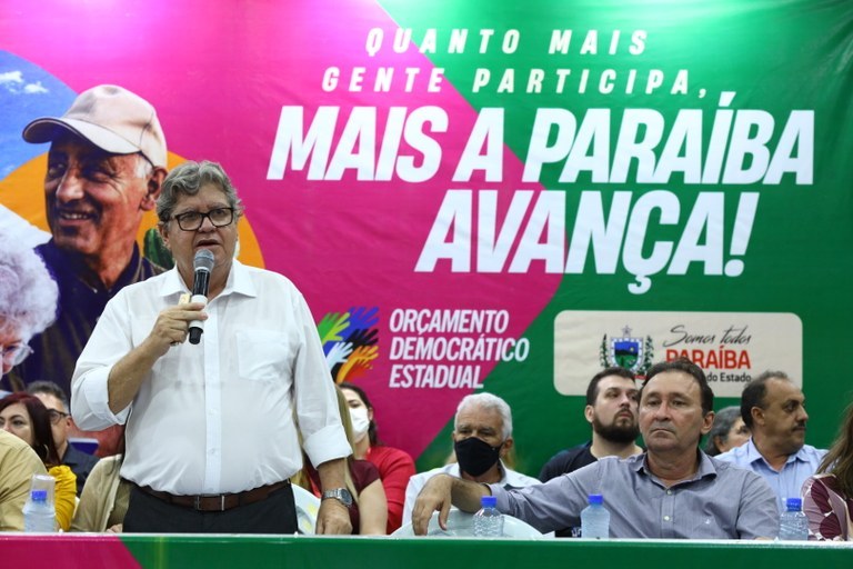 João Azevêdo anuncia novas obras e entrega equipamentos durante audiência do OD em Guarabira