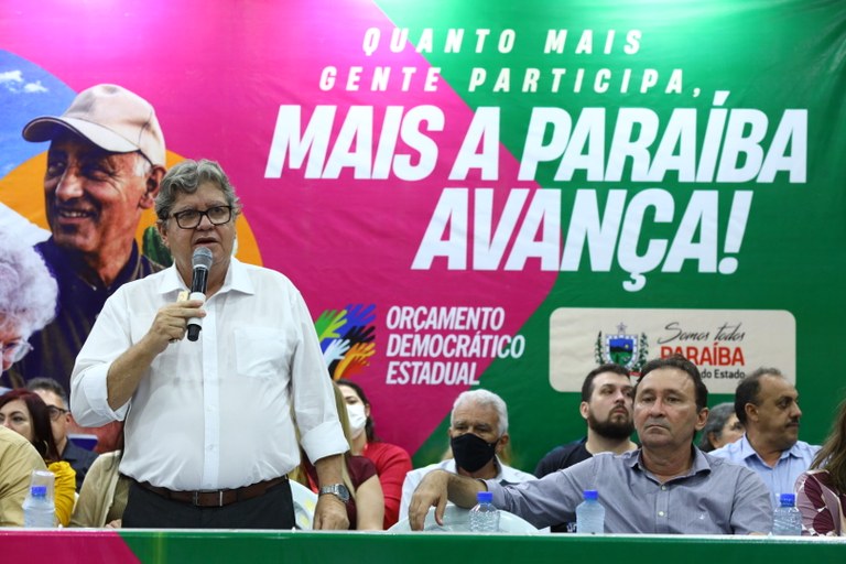 João Azevêdo anuncia novas obras e entrega equipamentos durante audiência do OD em Guarabira