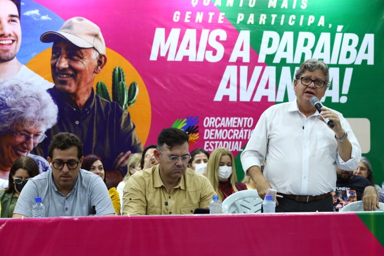 João Azevêdo anuncia novas obras e entrega equipamentos durante audiência do OD em Guarabira