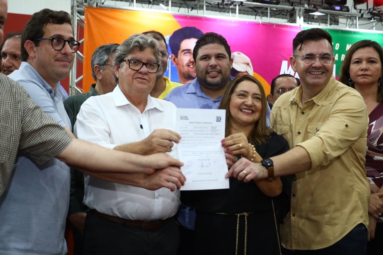 João Azevêdo anuncia novas obras e entrega equipamentos durante audiência do OD em Guarabira