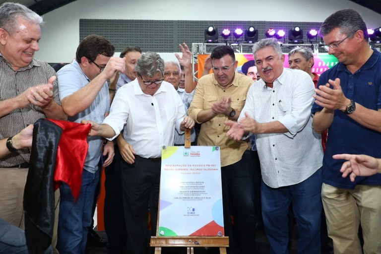 João Azevêdo anuncia novas obras e entrega equipamentos durante audiência do OD em Guarabira