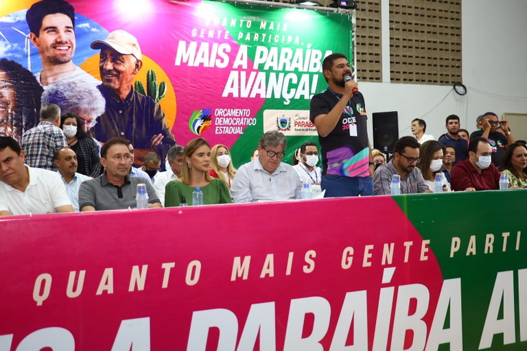 João Azevêdo participa do ODE em Juazeirinho, ouve a população e autoriza novas obras