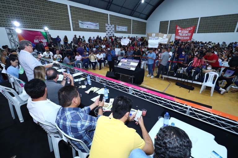João Azevêdo participa do ODE em Juazeirinho, ouve a população e autoriza novas obras