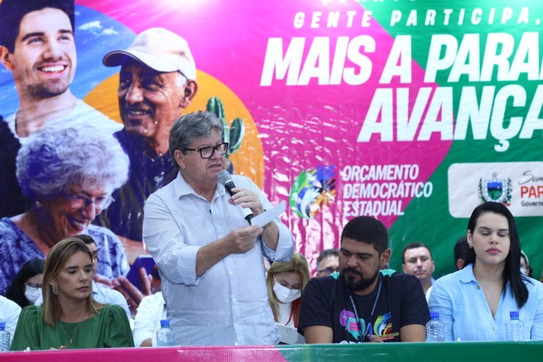 João Azevêdo participa do ODE em Juazeirinho, ouve a população e autoriza novas obras