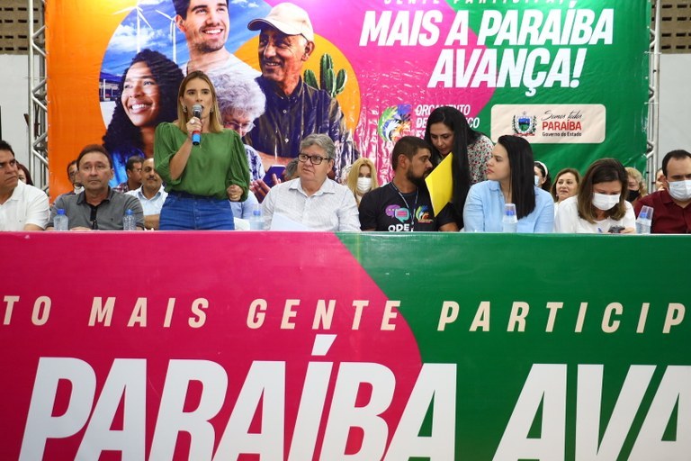 João Azevêdo participa do ODE em Juazeirinho, ouve a população e autoriza novas obras