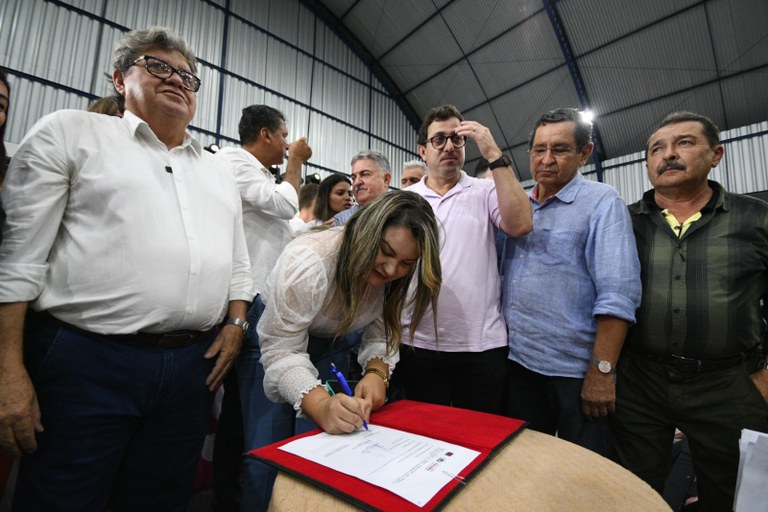 João Azevêdo participa do ODE em Mamanguape e entrega benefícios que somam R$ 35 milhões