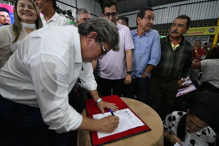 João Azevêdo participa do ODE em Mamanguape e entrega benefícios que somam R$ 35 milhões