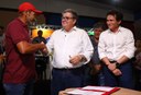 João Azevêdo autoriza obras, entrega equipamentos e assina contratos do Empreender durante audiência do ODE em Pombal