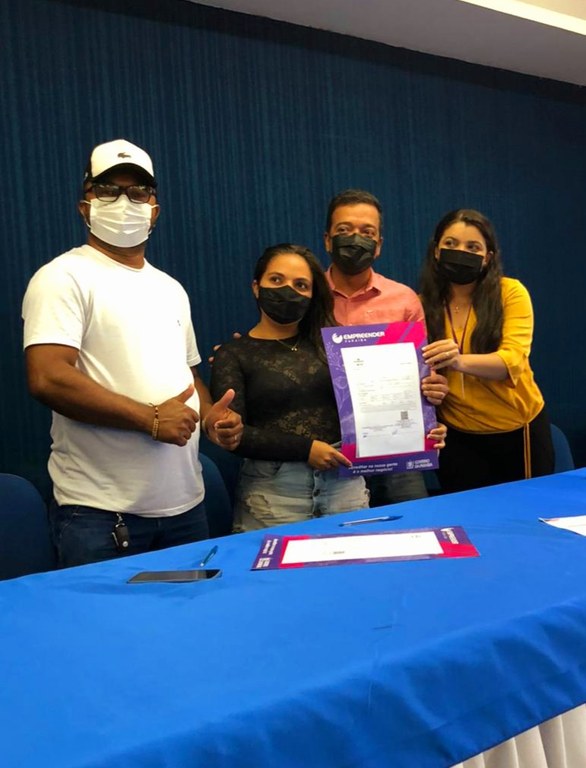 Governo assina contratos do Empreender Mulher, setor calçadista e comerciantes do Shopping Rural